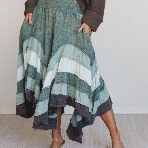 Oli & Hali Dresses & Skirts - *FINAL SALE THRU 1/30* Oli & Hali Bohemia Bloom Skirt w/ pockets! NWOT